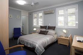 cromwell college guest bedroom